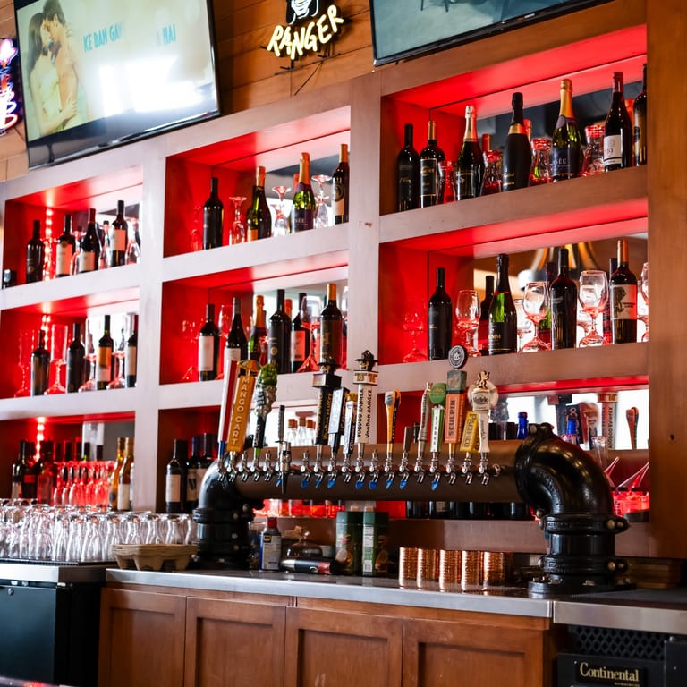 WELCOME TO YOUR FAVORITE INDIAN RESTAURANT & BAR