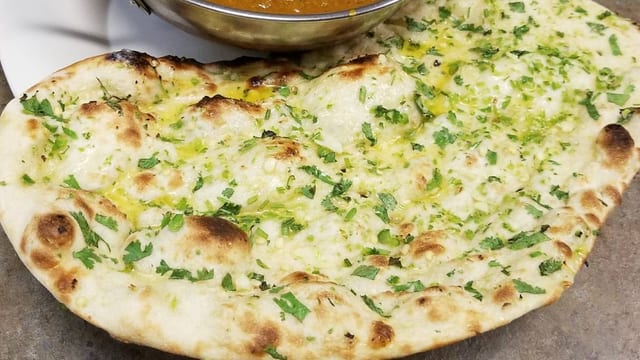 GARLIC NAAN