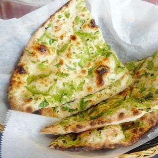 CHILLI GARLIC NAAN